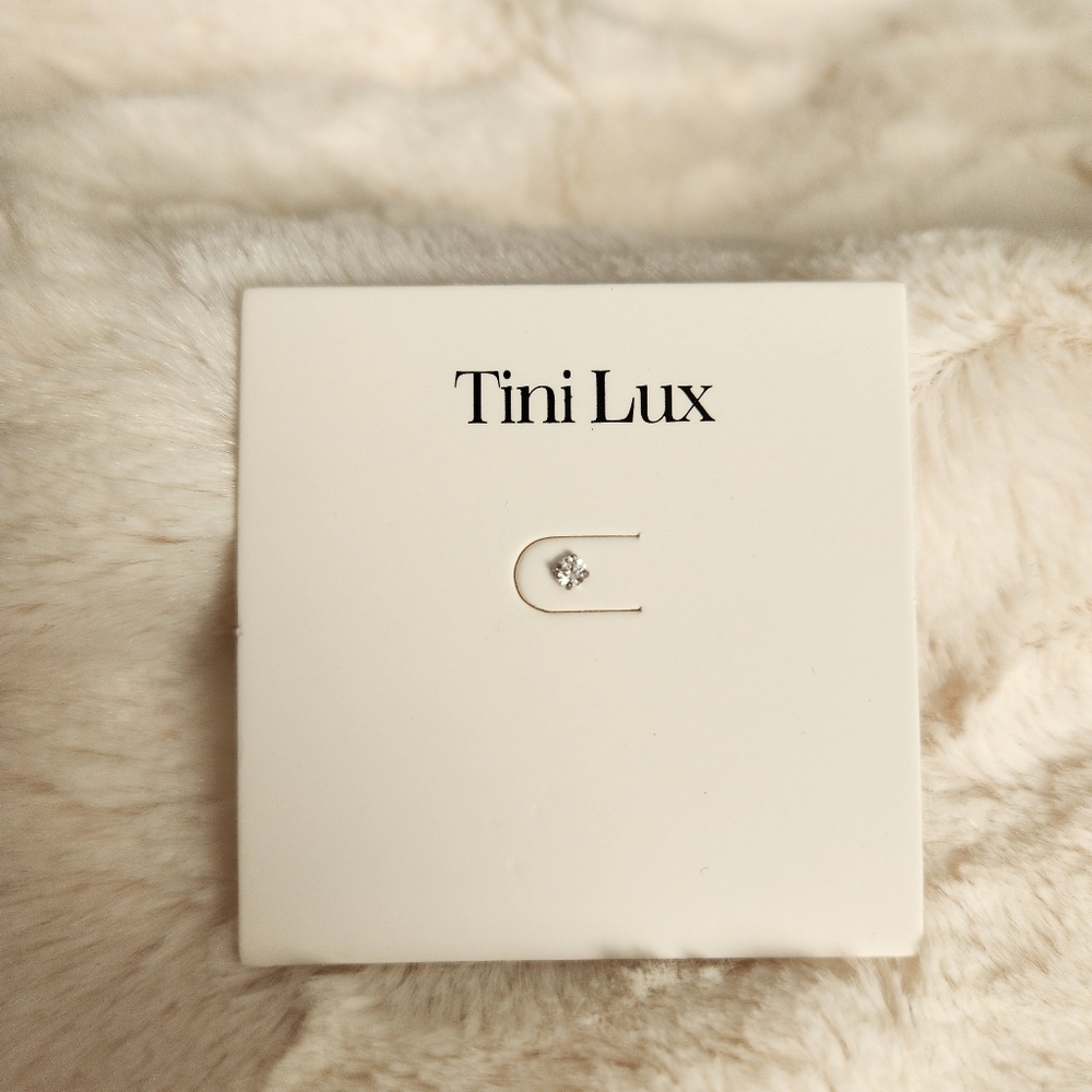 Tiny Lux Single Crystal Flat Back Earring (One) - Picture 3 of 6